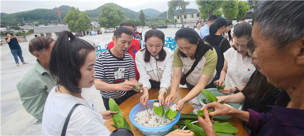 2023-6-21  貴州陽光產(chǎn)權(quán)交易所開展我們的節(jié)日·端午節(jié)主題實(shí)踐活動暨鄉(xiāng)村振興調(diào)研活動9.jpg