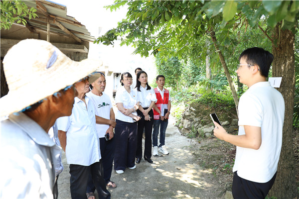 2023-8-31 貴州環(huán)交所黨支部、壩上村黨支部、貴陽(yáng)產(chǎn)控集團(tuán)金融務(wù)鏈上企業(yè)黨支部聯(lián)合開(kāi)展主題黨日活動(dòng)3.jpg