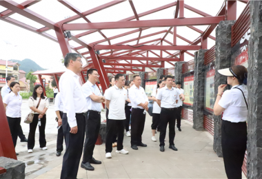 聯(lián)合黨建聚人心 創(chuàng)新舉措話發(fā)展——貴州陽光產(chǎn)權(quán)交易所第一黨支部、安順市公共資源交易中心黨支部與黃桶街道后寨村黨支部聯(lián)合開展主題黨日活動